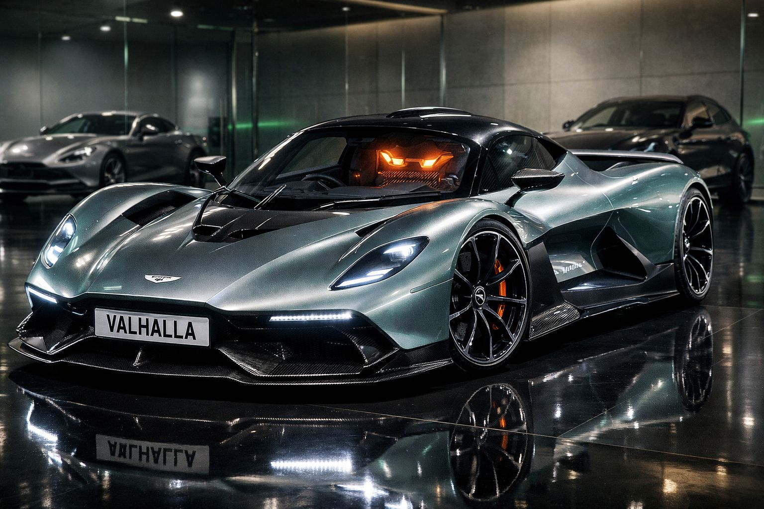 Carro esportivo cinza metálico Aston Martin Valhalla em garagem com piso brilhante refletindo a imagem.